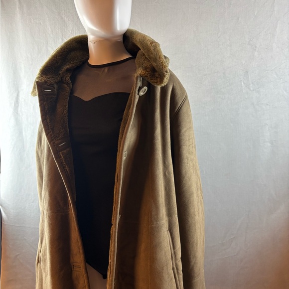 Women's Brown Coat with Faux Fur Collar - Picture 1 of 7